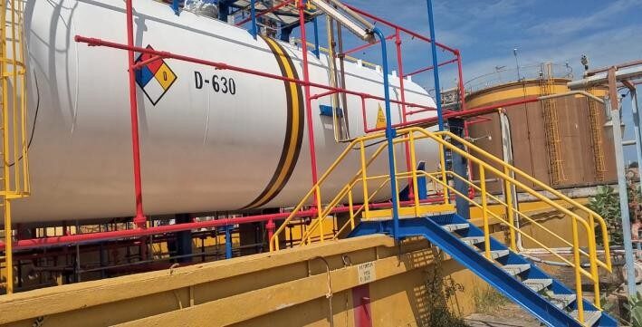Limpieza interna del tanque con iluminación de seguridad de baja tensión