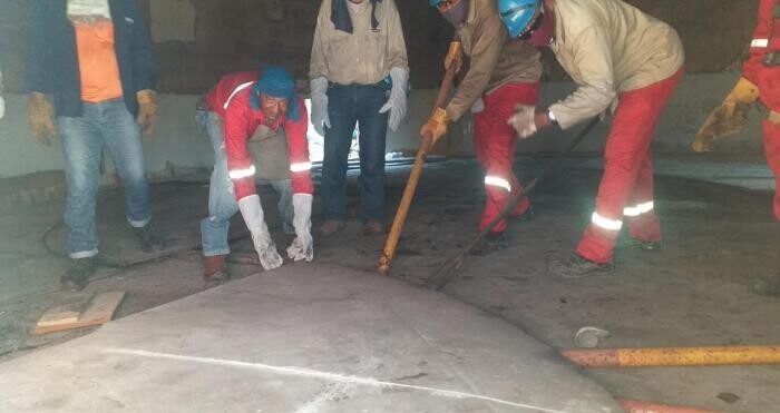 Trabajos de soldadura en la boca de visita (manhole) del tanque